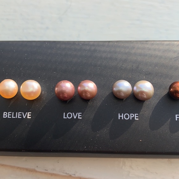 Avon Freshwater Pearl Stud Earring Set - Picture 5 of 6